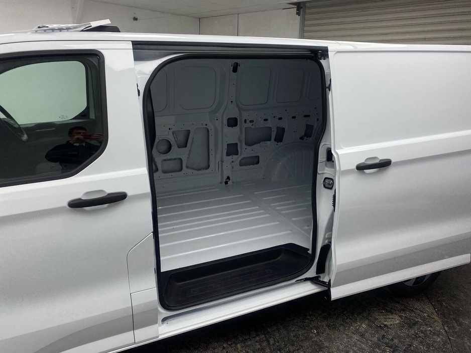 2025 Ford Transit Custom - image 18