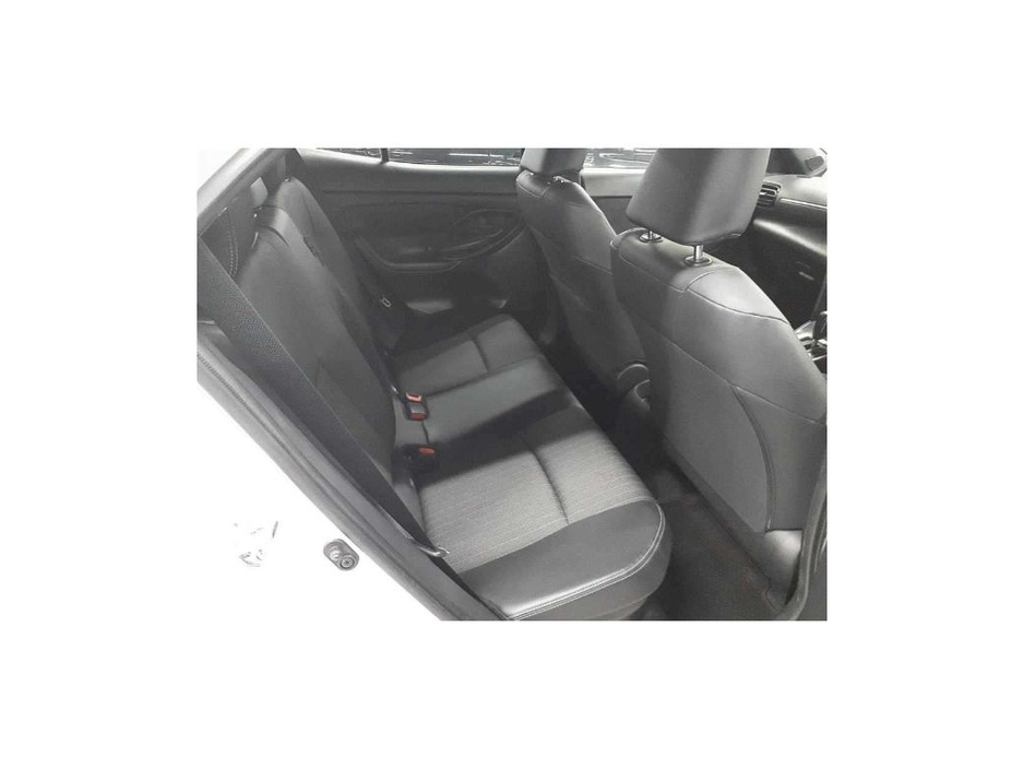 2024 Toyota Yaris Cross - image 4