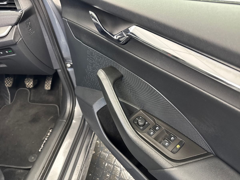 2023 Skoda Octavia - image 11