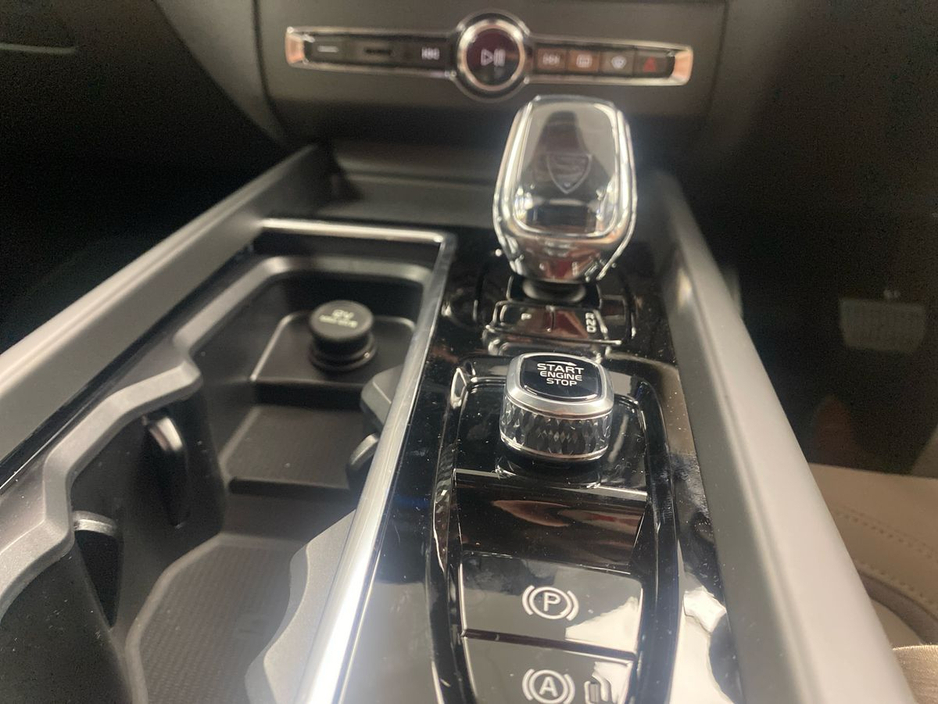 2026 Volvo XC60 - image 13