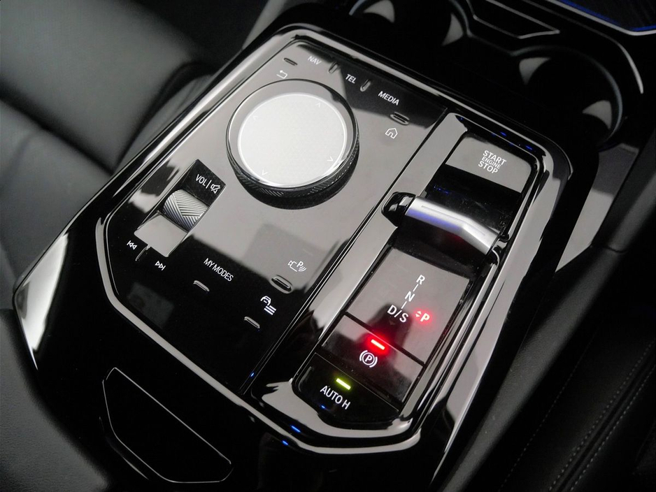 2024 BMW 5 Series - image 10