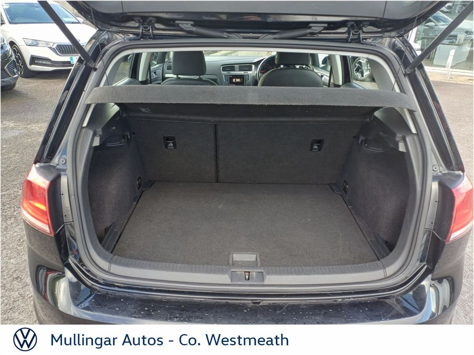 2015 Volkswagen Golf - image 9