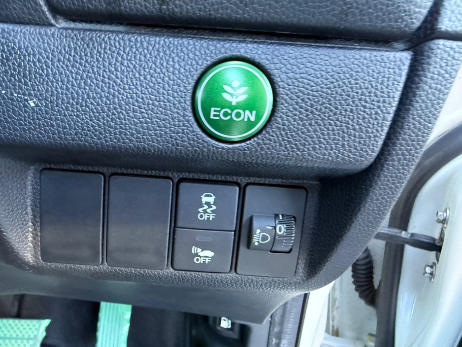 2015 Honda Fit - image 17