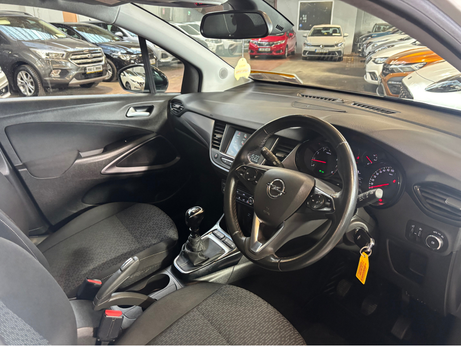 2023 Opel Crossland - image 4