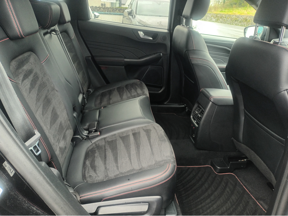 2023 Ford Kuga - image 8