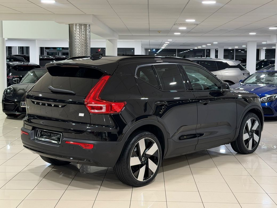 2023 Volvo XC40 - image 3