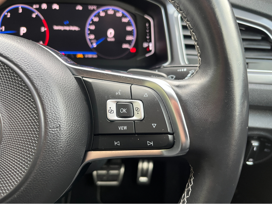 2020 Volkswagen T-Roc R-LINE AUTOMATIC 2.0 DIESEL //HALF LEATHER SEATS//KEYLESS ENRTY//ADAPTIVE CRUISE CONTROL//REVESE CAMERA// €25,950