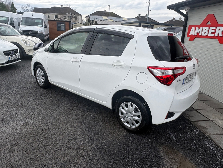 2017 Toyota Yaris - image 11