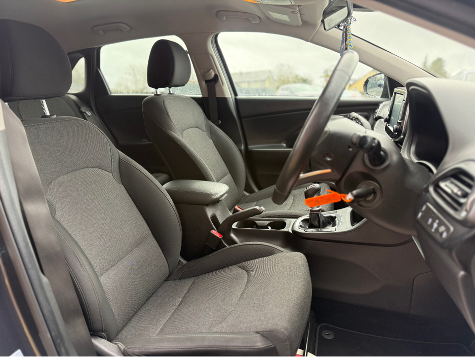2022 Hyundai i30 - image 10