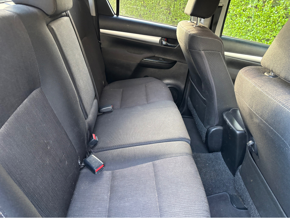 2018 Toyota Hilux - image 18