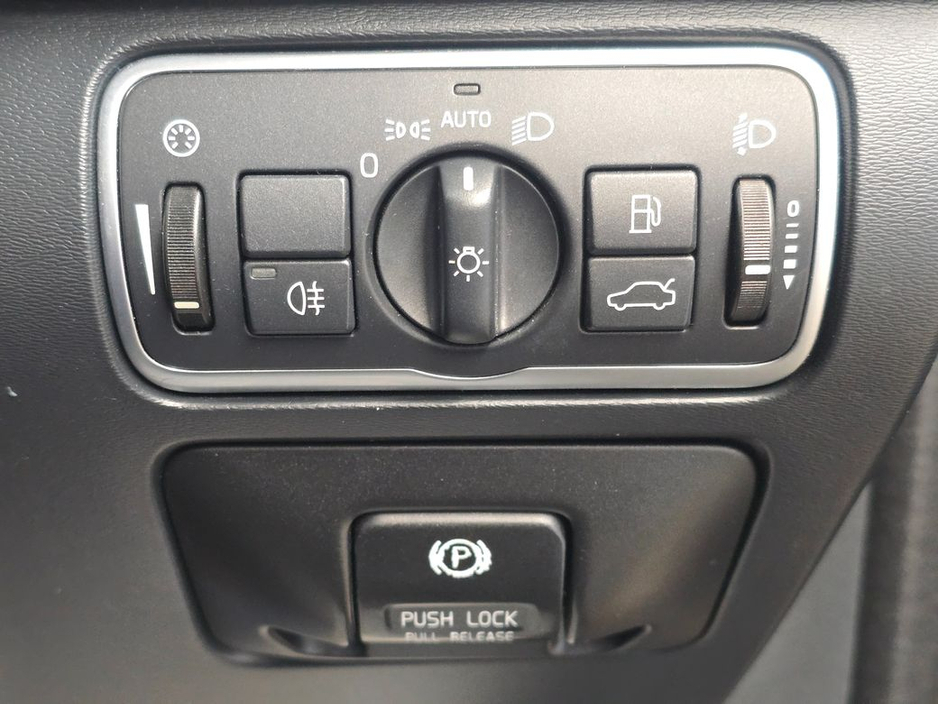 2014 Volvo XC60 - image 18