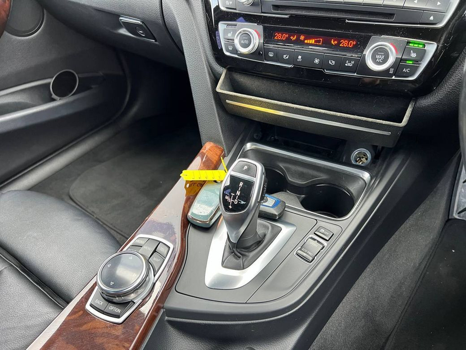 2014 BMW 3 Series - image 11