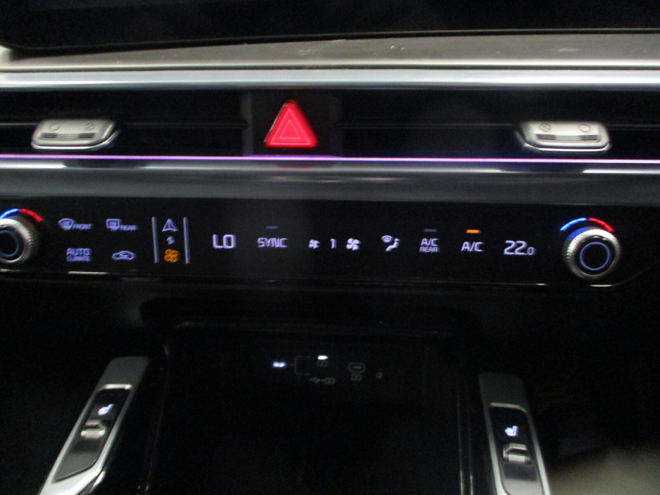 2025 Kia Sorento - image 28