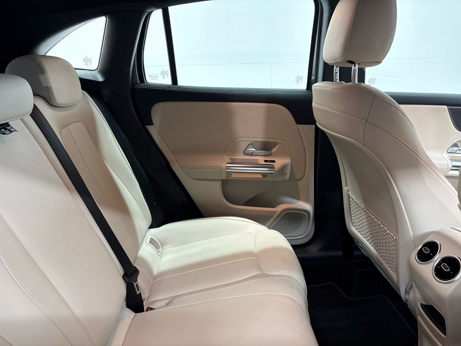 2021 Mercedes-Benz GLA Class - image 7