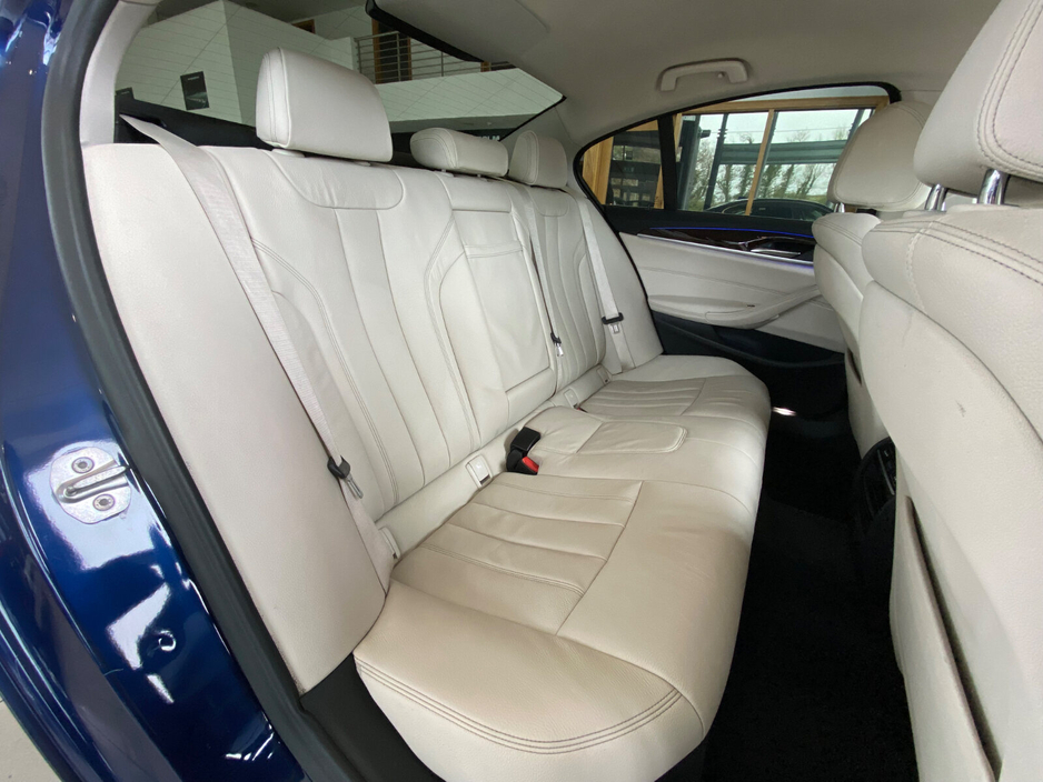 2019 BMW 5 Series - image 11