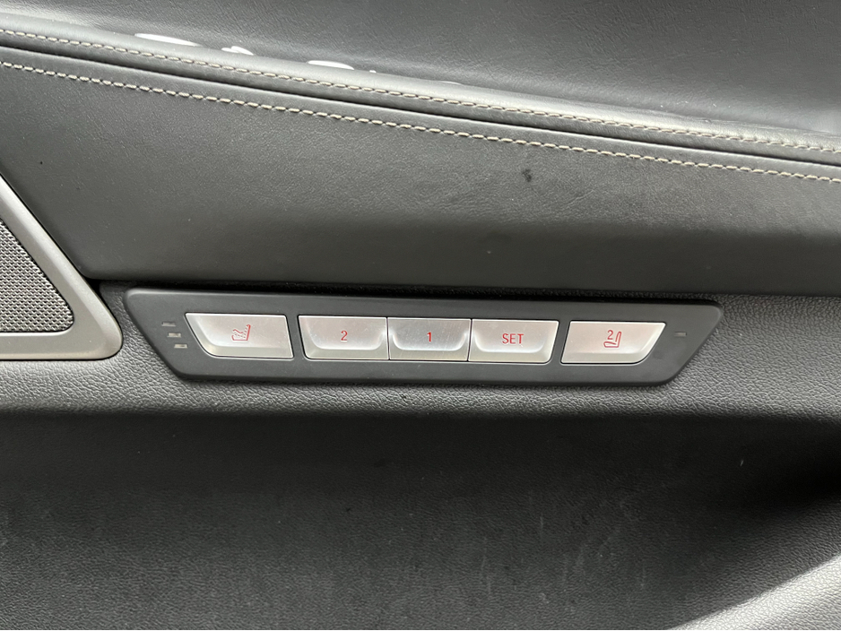 2018 BMW 7 Series 2018 BMW 740E iPERFORMANCE M-SPORT 2.0 AUTOMATIC / CRUISE CONTROL / 360° PARKING CAMERA / ELECTRIC MEMORY HEATED & MASSAGING SEATS / REAR HEATED SEATS / PADDLE SHIFTERS