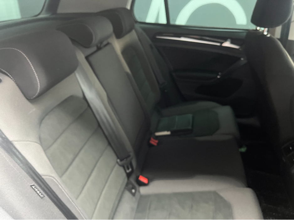 2018 Volkswagen Golf - image 11