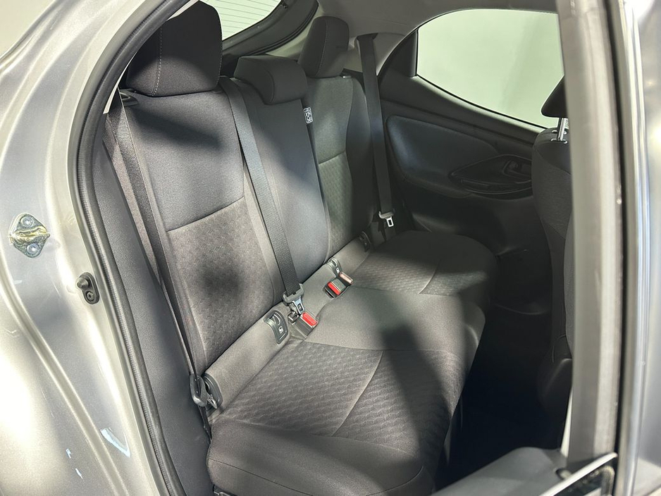 2021 Toyota Yaris - image 11