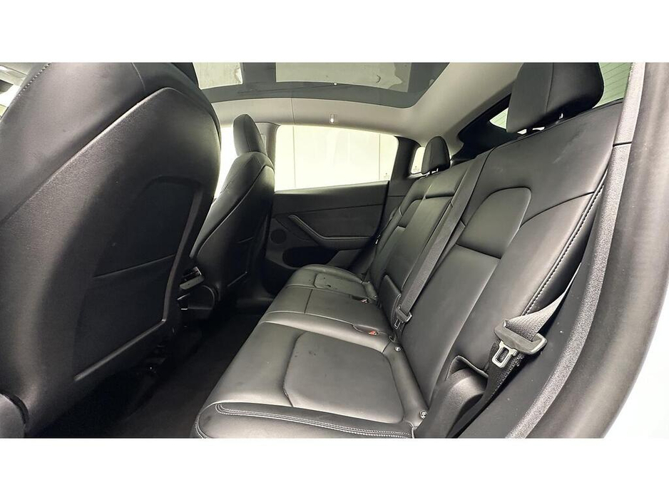 2022 Tesla Model Y - image 5