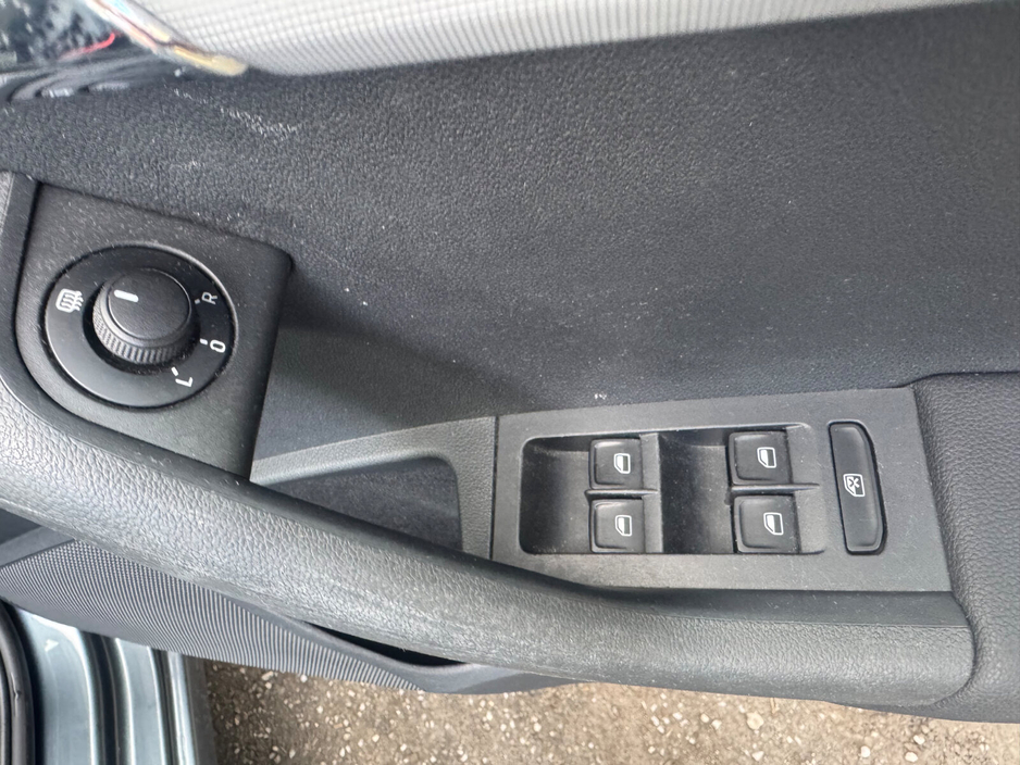 2014 Skoda Octavia - image 11