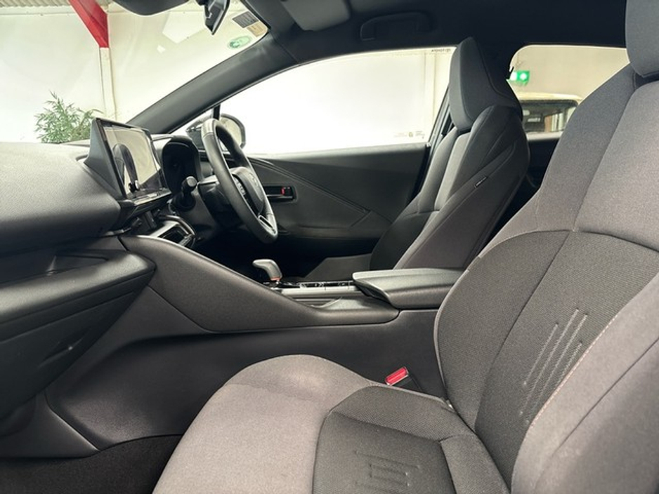 2024 Toyota C-HR - image 6