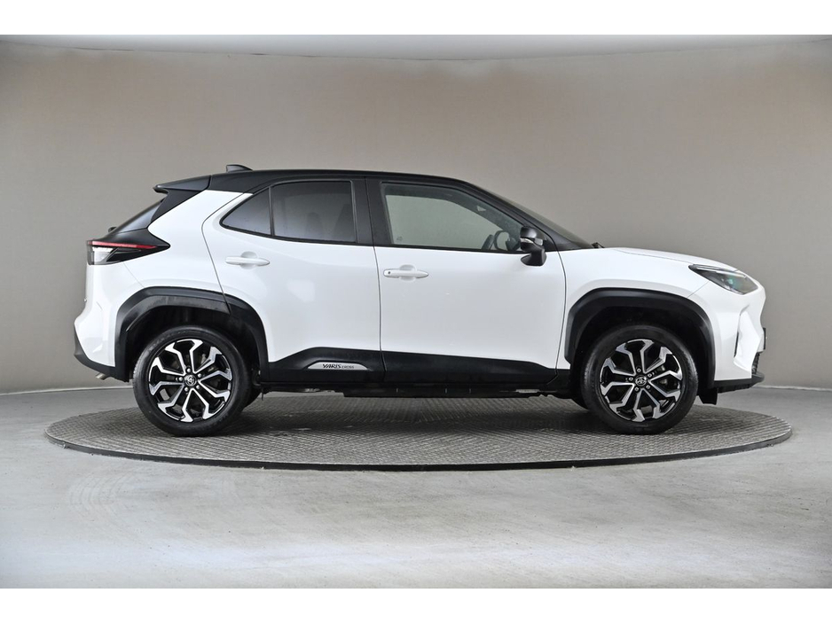 2022 Toyota Yaris Cross - image 11