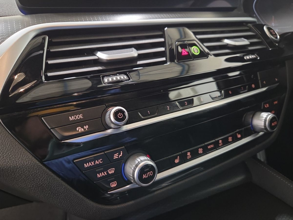 2023 BMW 5 Series - image 19