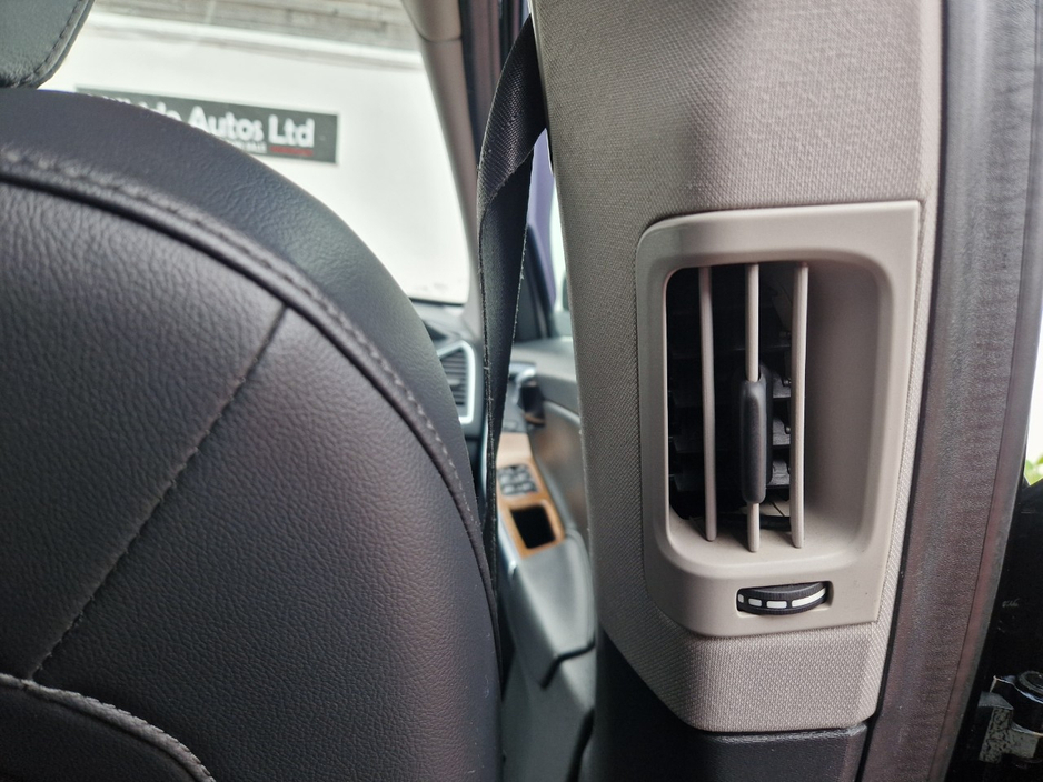 2015 Volvo XC60 - image 28