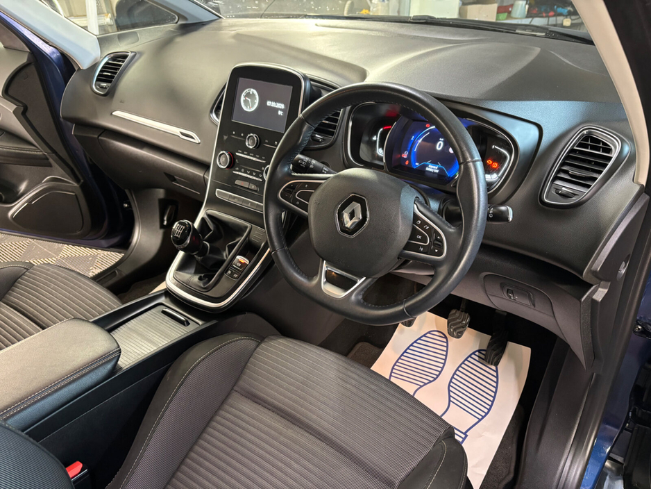 2019 Renault Grand Scenic - image 8