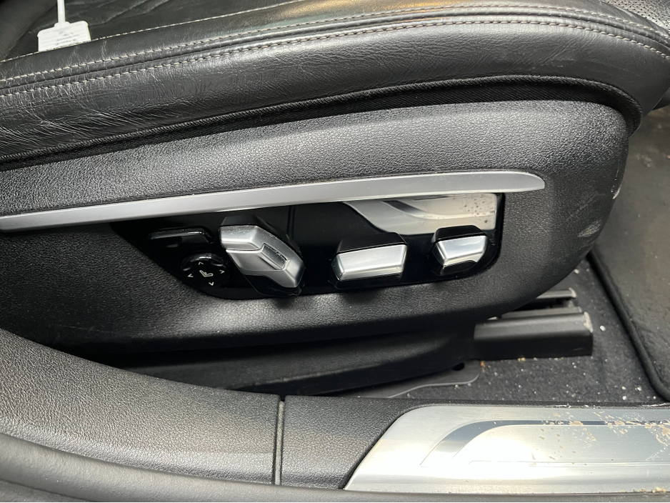 2017 BMW 7 Series €25950! 2017 BMW 740E IPERFORMANCE 2.0 AUTOMATIC / CRUISE CONTROL / 360° PARKING CAMERA / ELECTRIC MEMORY HEATED & MASSAGING SEATS / HEATED REAR SEATS / PANORAMIC SUNROOF / AMBIENT LIGHTS €25,950