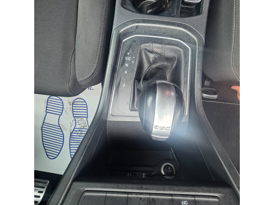 2016 Volkswagen Touran 1.2 TSI 110HP Trendline €15,950