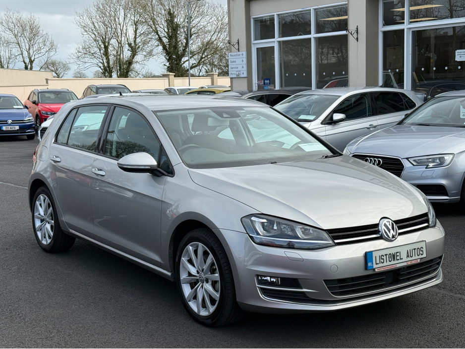2015 Volkswagen Golf - image 4