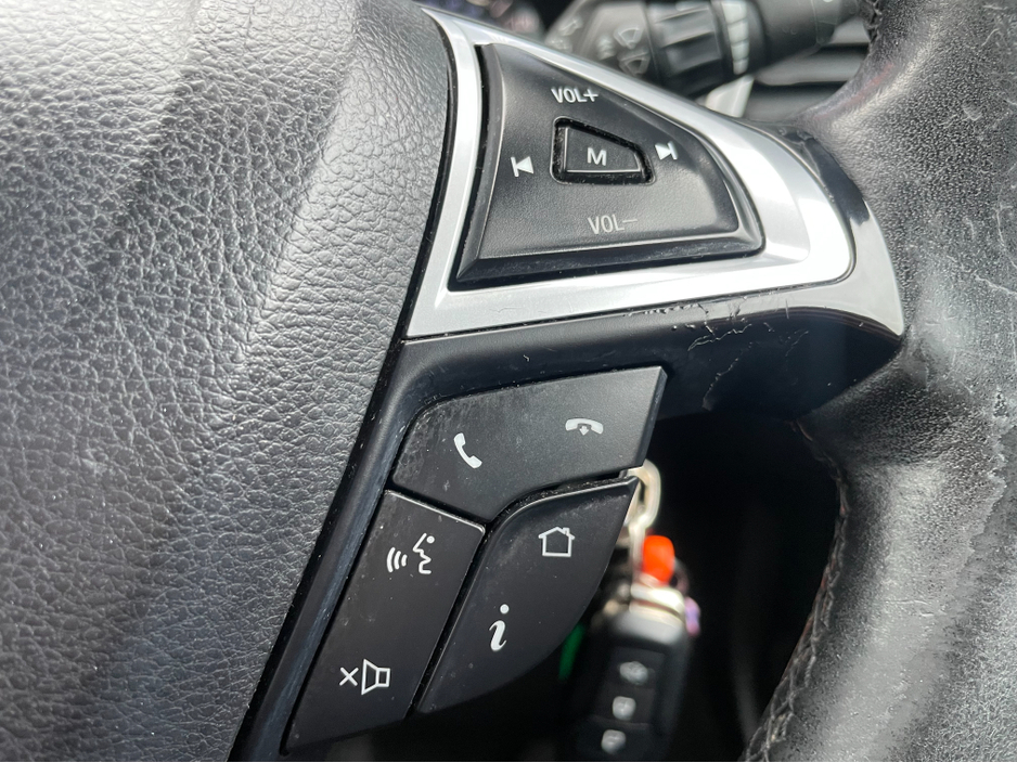 2016 Ford Mondeo - image 18