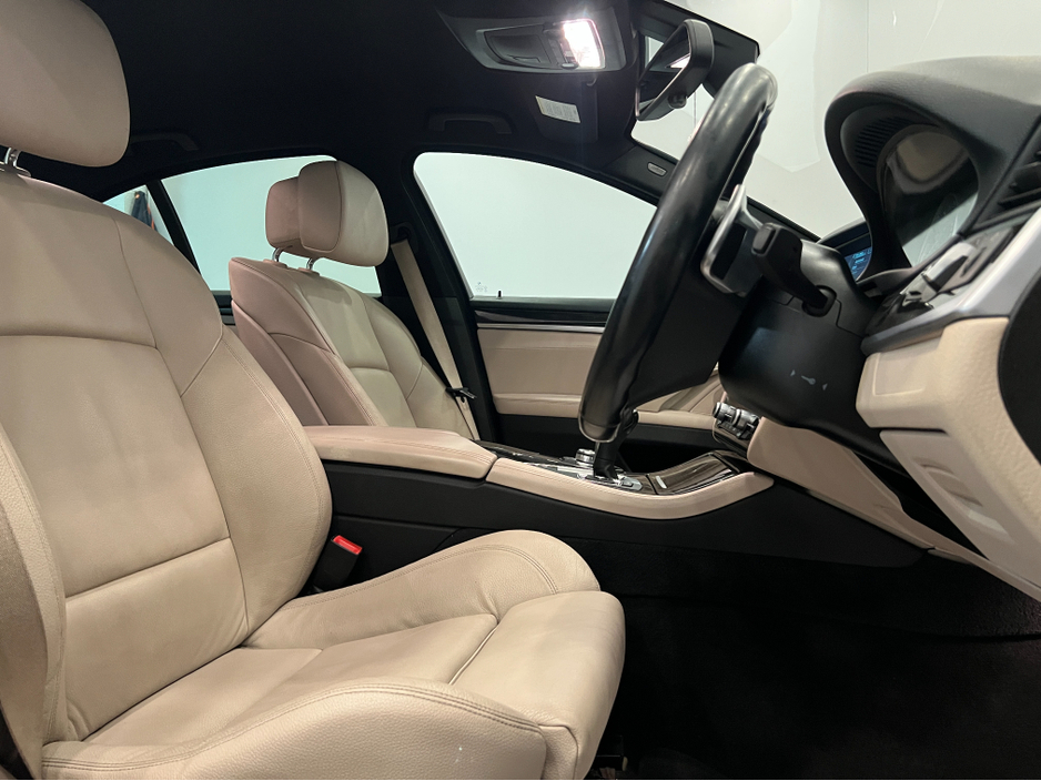 2013 BMW 5 Series - image 14