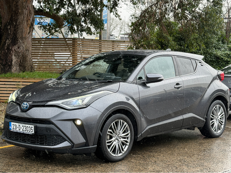 2023 Toyota C-HR HYBRID..Keyless Entry..Apple CarPlay €22,750