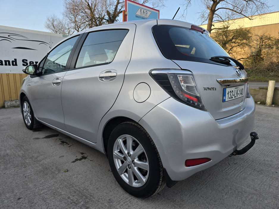 2013 Toyota Yaris - image 11