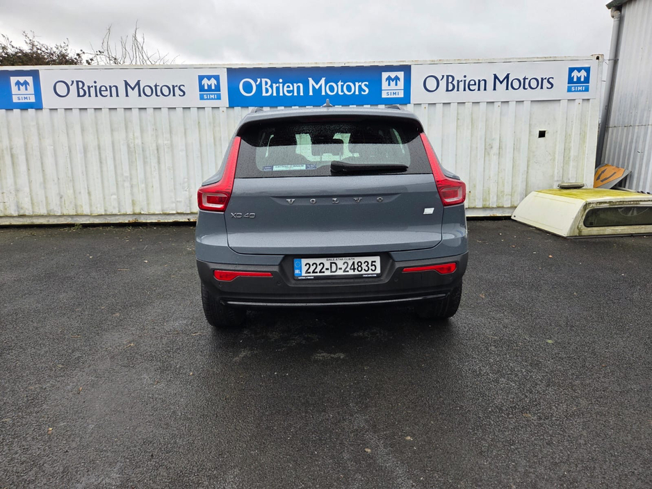 2022 Volvo XC40 - image 8