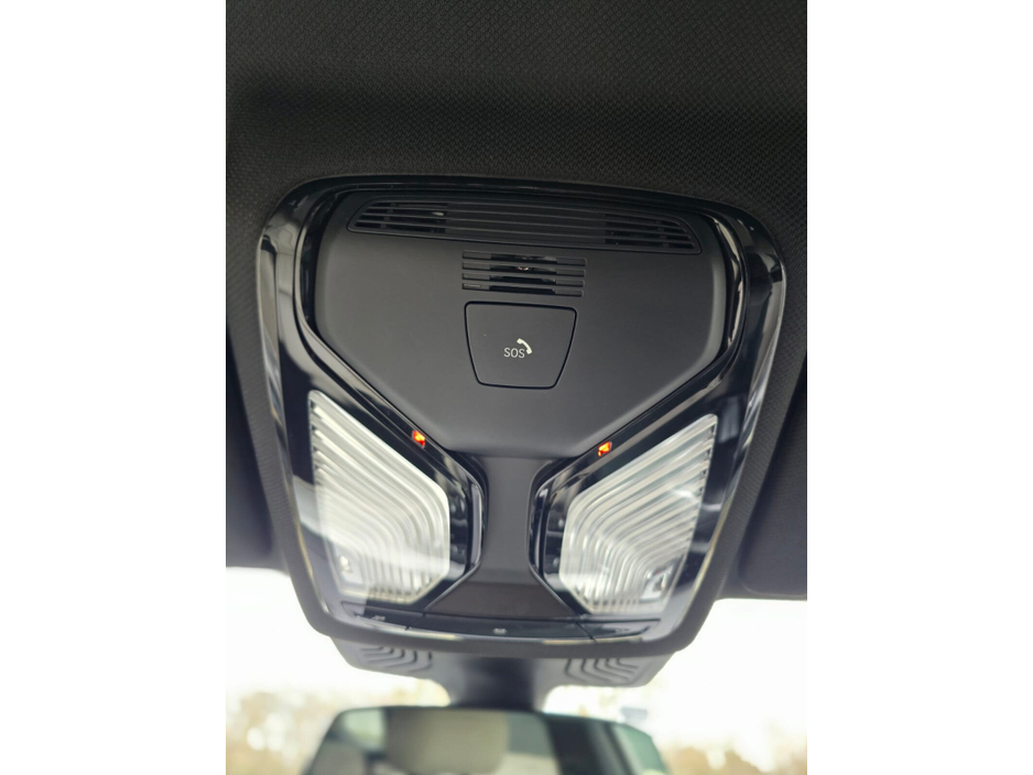 2019 BMW 5 Series - image 18