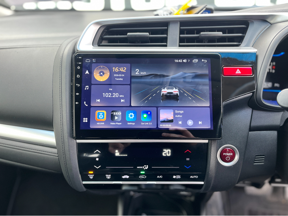 2014 Honda Fit - image 4