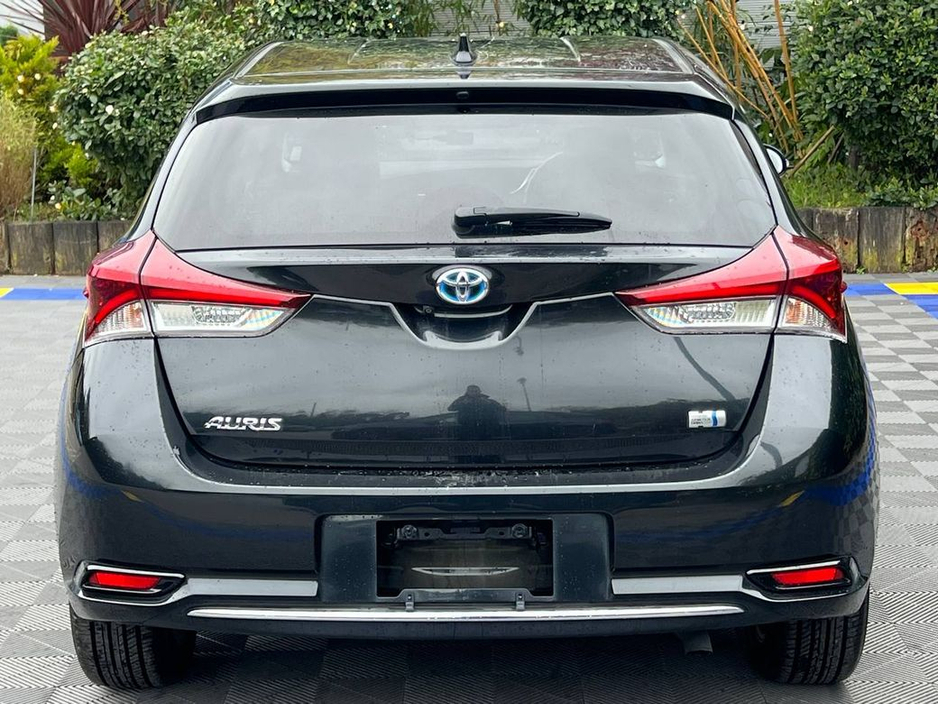 2016 Toyota Auris - image 15