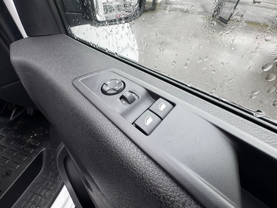 2025 Opel Vivaro - image 14