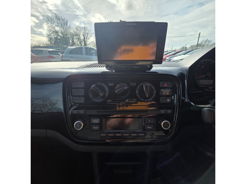 2015 Volkswagen up! - image 19