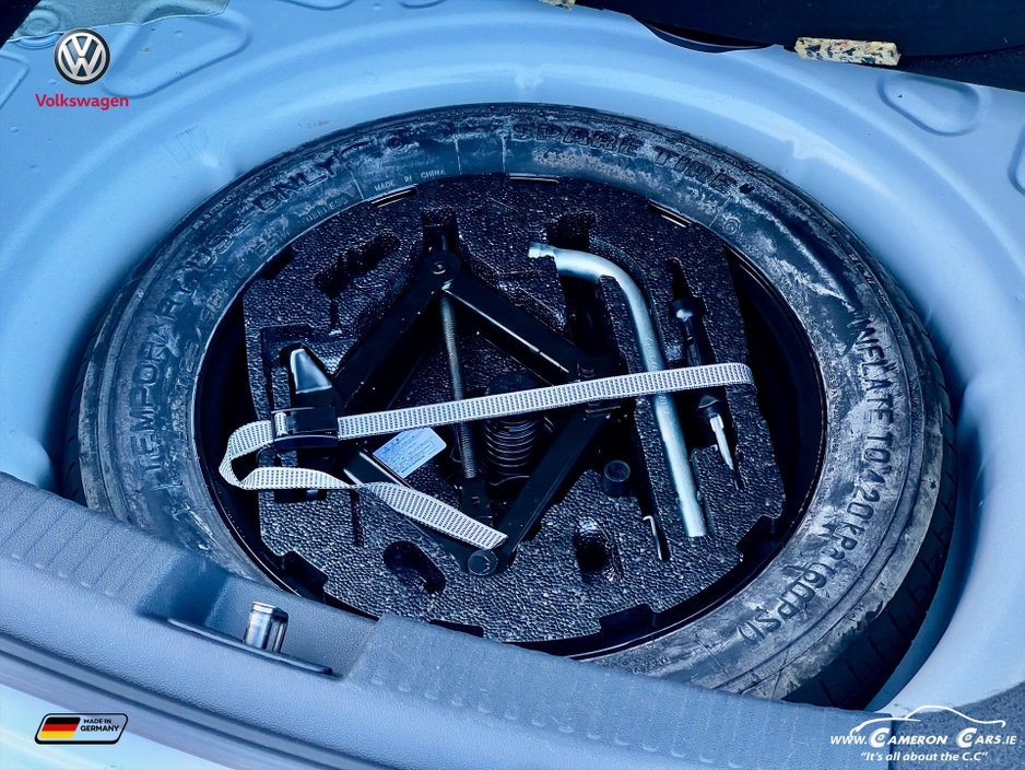 2013 Volkswagen Beetle - image 31