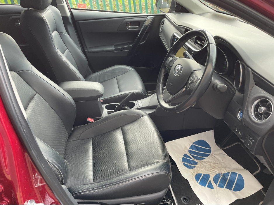 2018 Toyota Auris - image 10