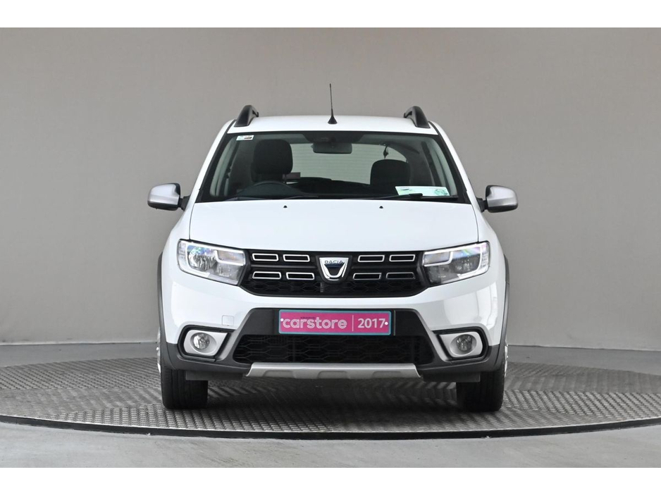 2015 Dacia Sandero Stepway - image 2