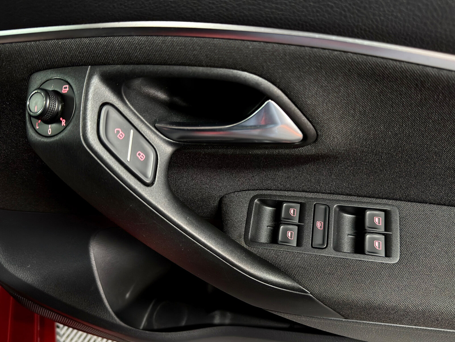 2016 Volkswagen Polo - image 36