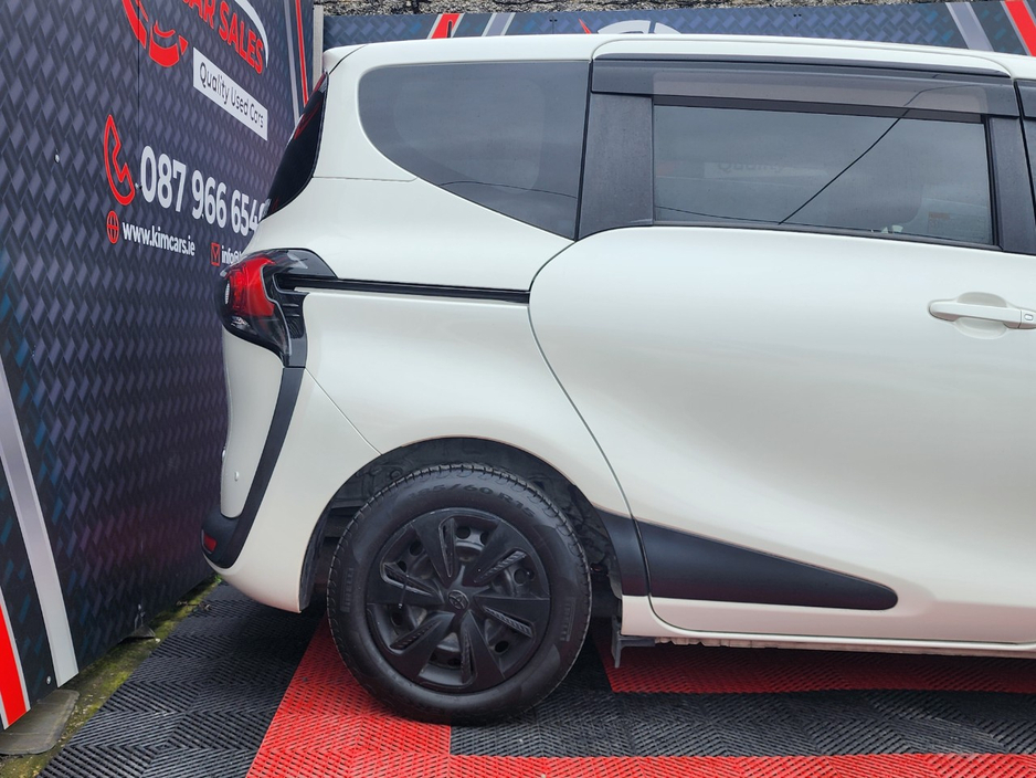 2019 Toyota Sienta - image 12