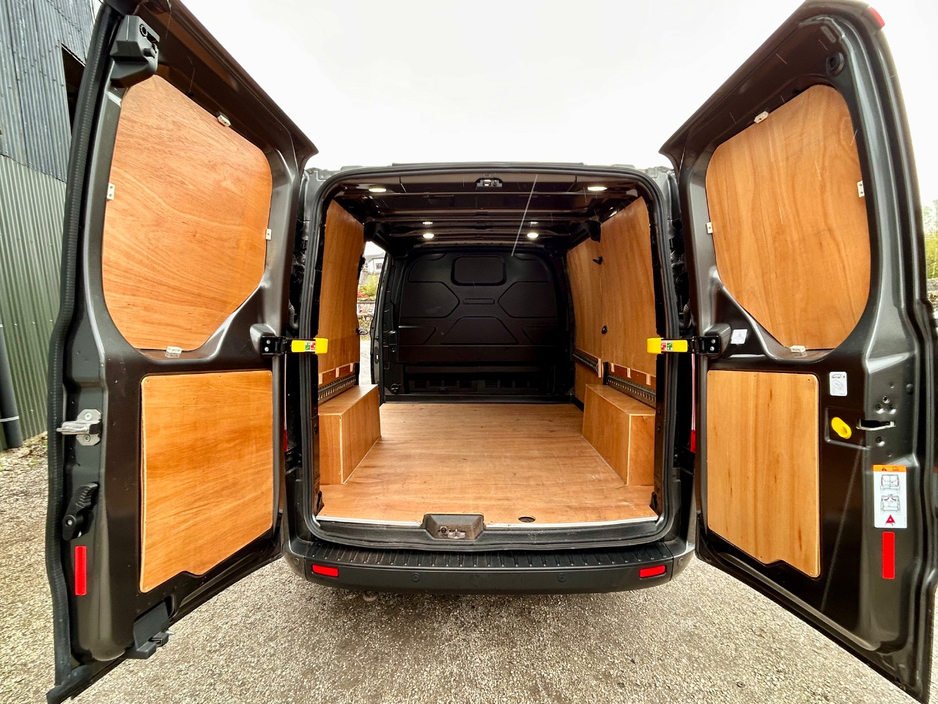 2021 Ford Transit Custom - image 11