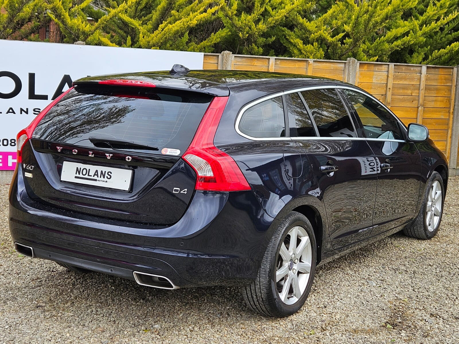 2016 Volvo V60 - image 16