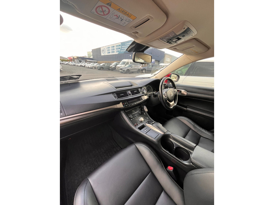 2016 Lexus CT 200 h - image 6